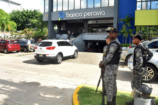 Screenshot 2025-05-16 at 11-42-39 Arrestan a condenados por fraude multimillonario en el quebrado Banco Peravia